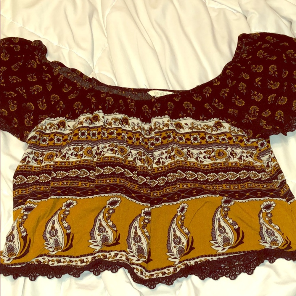 Beautiful Off the Shoulder Cropped Tee!